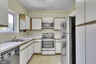 11041 Villaridge Ct, Reston, VA 20191 - Photo 5