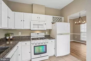 4142 Fountainside Ln, Fairfax, VA 22030 - Photo 11