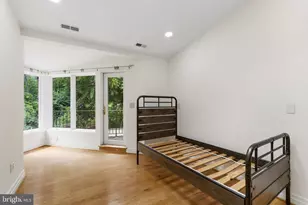 10216 Eisenhower Ln, Great Falls, VA 22066 - Photo 29