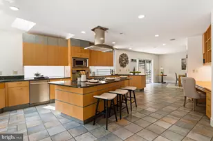 10216 Eisenhower Ln, Great Falls, VA 22066 - Photo 11