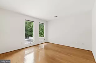 10216 Eisenhower Ln, Great Falls, VA 22066 - Photo 31