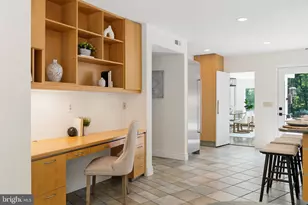 10216 Eisenhower Ln, Great Falls, VA 22066 - Photo 15