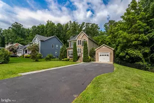 2862 Rosemary Ln, Falls Church, VA 22042 - Photo 3