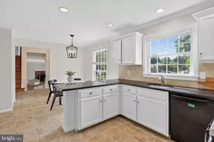 6837 Lamp Post Ln, Alexandria, VA 22306 - Photo 9