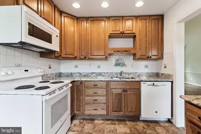 6916 Southridge Drive, McLean, VA 22101 - Photo 9