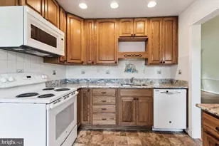 6916 Southridge Dr, McLean, VA 22101 - Photo 9