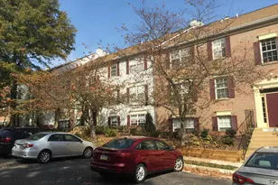 12102 Green Leaf Ct, Fairfax, VA 22033 - Photo 3