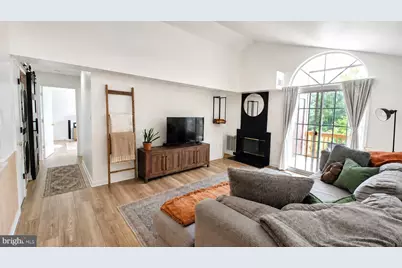 6904 Victoria Drive #L, Alexandria, VA 22310 - Photo 5
