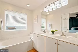 14679 Seasons Dr, Centreville, VA 20120 - Photo 29
