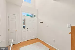 14679 Seasons Dr, Centreville, VA 20120 - Photo 3