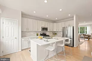 14679 Seasons Dr, Centreville, VA 20120 - Photo 5