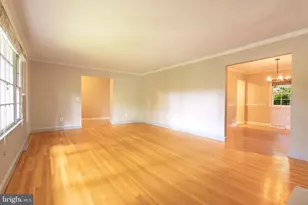 9908 Minburn St, Great Falls, VA 22066 - Photo 3