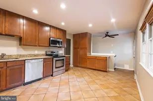 9908 Minburn St, Great Falls, VA 22066 - Photo 5
