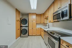 8340 Greensboro Dr, McLean, VA 22102 - Photo 17
