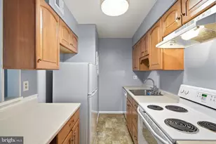 5911 Prince James Dr, Springfield, VA 22152 - Photo 9