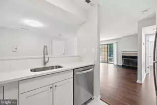 6911 Mary Caroline Cir, Alexandria, VA 22310 - Photo 13