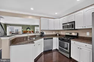 6568 Osprey Point Ln, Alexandria, VA 22315 - Photo 9