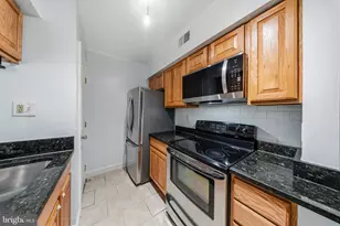 8511 Barrington Ct, Springfield, VA 22152 - Photo 17