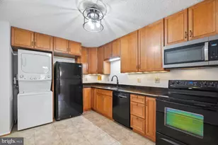 5902 Mt Eagle Dr, Alexandria, VA 22303 - Photo 11