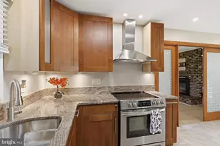 4140 Point Hollow Ln, Fairfax, VA 22033 - Photo 13