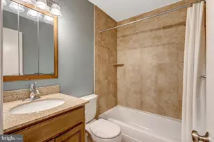 6717 Reynard Dr, Springfield, VA 22152 - Photo 19