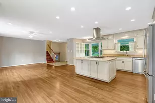 6717 Reynard Dr, Springfield, VA 22152 - Photo 17