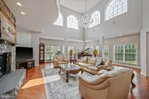 9107 Dara Ln, Great Falls, VA 22066 - Photo 7