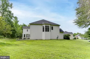 8906 Laurel Overlook Dr, Lorton, VA 22079 - Photo 5