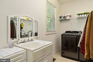 8906 Laurel Overlook Dr, Lorton, VA 22079 - Photo 19