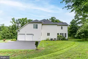 8906 Laurel Overlook Dr, Lorton, VA 22079 - Photo 45