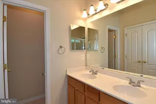 7810 Locust Leaf Ln, Alexandria, VA 22315 - Photo 33