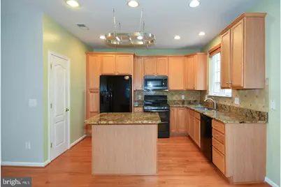 7810 Locust Leaf Lane, Alexandria, VA 22315 - Photo 9
