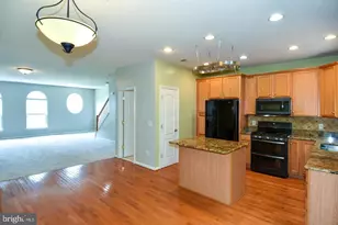 7810 Locust Leaf Ln, Alexandria, VA 22315 - Photo 13