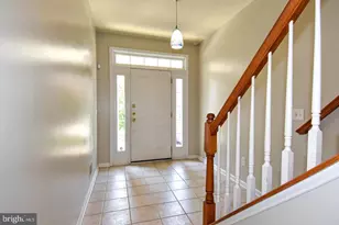 7810 Locust Leaf Ln, Alexandria, VA 22315 - Photo 3