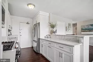 6631 Wakefield Dr, Alexandria, VA 22307 - Photo 9