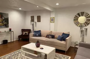 7881 Tyson Oaks Cir, Vienna, VA 22182 - Photo 3