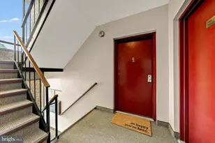 2045 Royal Fern Ct, Reston, VA 20191 - Photo 3