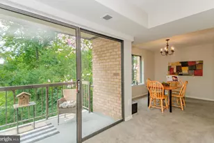 9737 Kings Crown Ct, Fairfax, VA 22031 - Photo 5