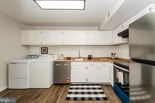 9737 Kings Crown Ct, Fairfax, VA 22031 - Photo 13