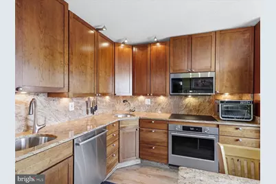 8350 Greensboro Drive #1017, McLean, VA 22102 - Photo 7