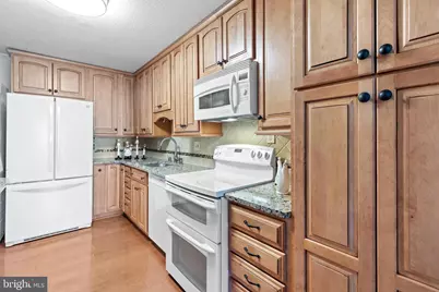 8360 Greensboro Drive #721, McLean, VA 22102 - Photo 11