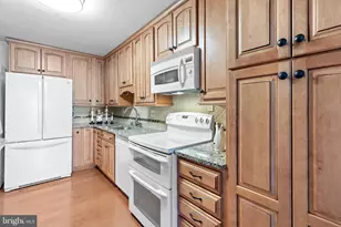 8360 Greensboro Dr, McLean, VA 22102 - Photo 11