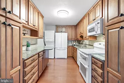 8360 Greensboro Drive #721, McLean, VA 22102 - Photo 7