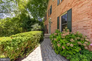 1318 Round Oak Ct, McLean, VA 22101 - Photo 3