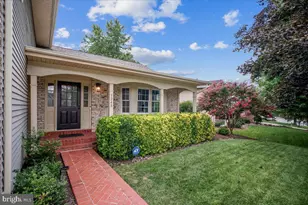 3248 Kinross Cir, Herndon, VA 20171 - Photo 5