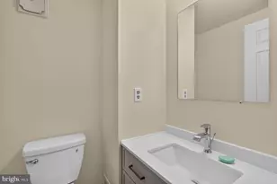 7204 Gentian Ct, Springfield, VA 22152 - Photo 33