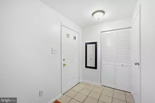 7998 Tyson Oaks Cir, Vienna, VA 22182 - Photo 3