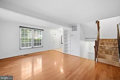 7998 Tyson Oaks Circle, Vienna, VA 22182 - Photo 5
