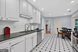 8000 Woodcroft Ct, Dunn Loring, VA 22027 - Photo 11