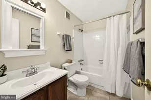 2316 Hunters Run Dr, Reston, VA 20191 - Photo 25